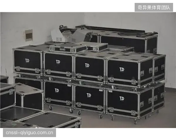 专业赛事级的灯光音响系统在90%的时间里处于闲置，而周边的社区体育活动却缺少基础支持